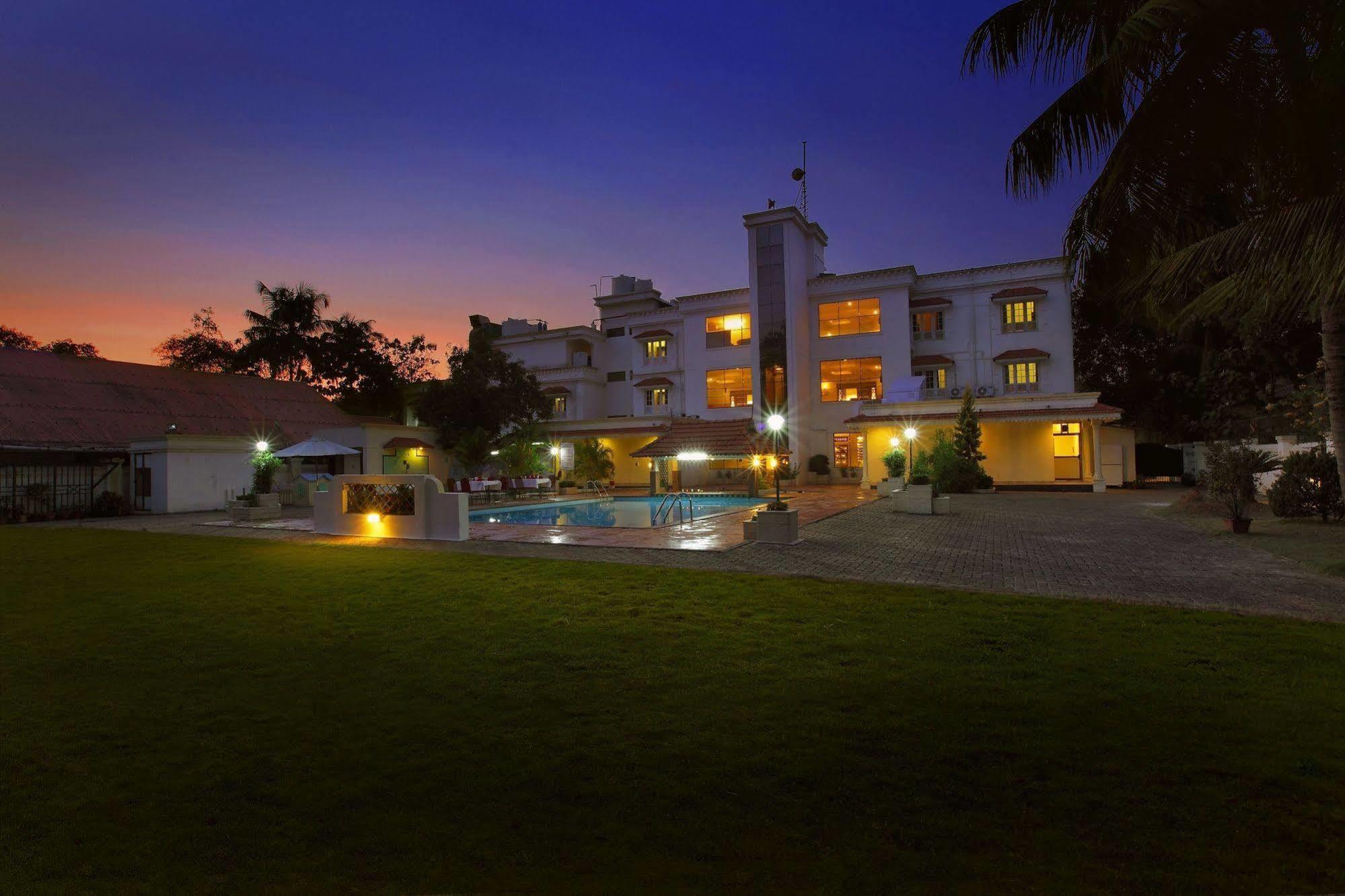Quality Airport Hotels Nedumbassery Exterior foto